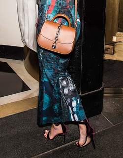 Miranda Kerr feet photo thumbnail