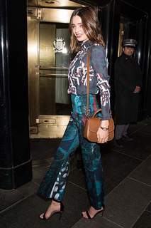 Miranda Kerr feet photo thumbnail