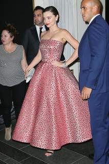 Miranda Kerr feet photo thumbnail