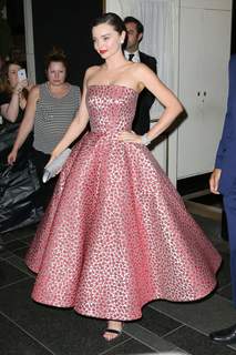 Miranda Kerr feet photo thumbnail
