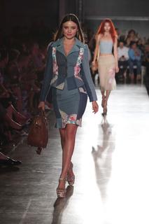 Miranda Kerr feet photo thumbnail