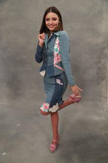 Miranda Kerr feet photo thumbnail