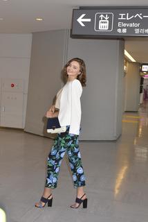 Miranda Kerr feet photo thumbnail