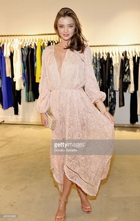Miranda Kerr feet photo thumbnail