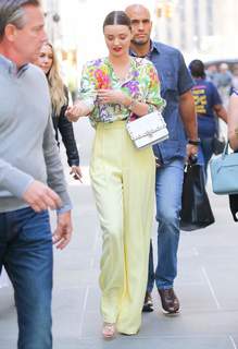 Miranda Kerr feet photo thumbnail