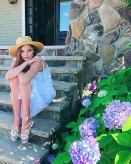 Miranda Kerr feet photo thumbnail