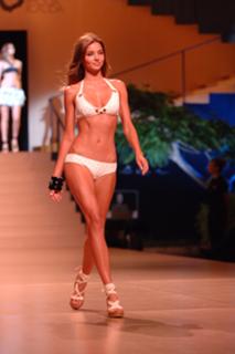 Miranda Kerr feet photo thumbnail