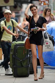 Miranda Kerr feet photo thumbnail