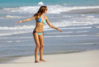 Miranda Kerr feet photo thumbnail
