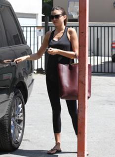 Miranda Kerr feet photo thumbnail