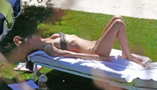 Miranda Kerr feet photo thumbnail