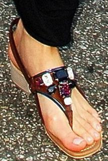 Miranda Kerr feet photo thumbnail