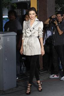 Miranda Kerr feet photo thumbnail