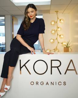 Miranda Kerr feet photo thumbnail