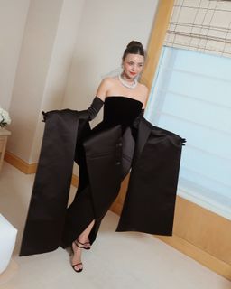 Miranda Kerr feet photo thumbnail