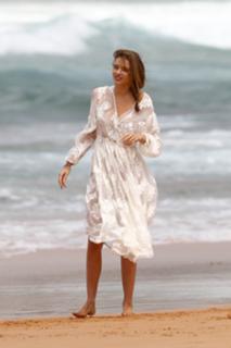Miranda Kerr feet photo thumbnail