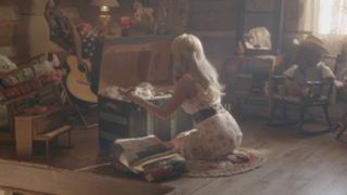 Miranda Lambert feet photo thumbnail