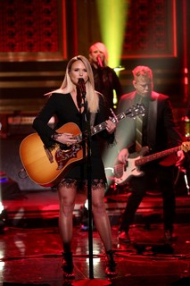 Miranda Lambert feet photo thumbnail