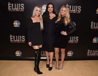 Miranda Lambert feet photo thumbnail