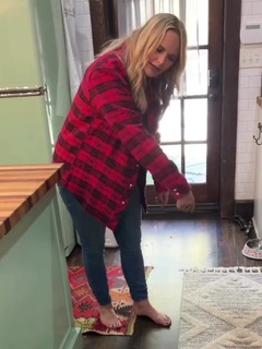 Miranda Lambert feet photo thumbnail