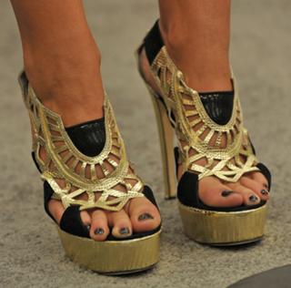 Miranda Lambert feet photo thumbnail