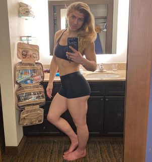 Miranda Maverick feet photo 1