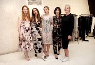 Miranda Otto feet photo thumbnail
