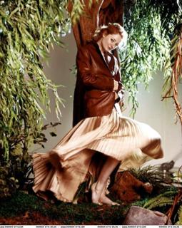 Miranda Otto feet photo thumbnail