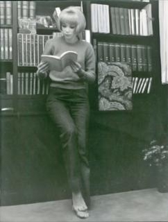 Mireille Darc feet photo 7