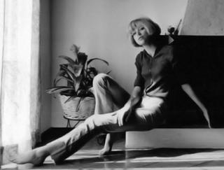 Mireille Darc feet photo 5