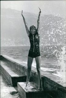 Mireille Darc feet photo 4