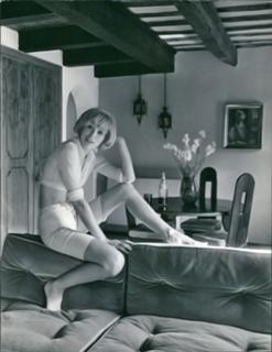 Mireille Darc feet photo 3