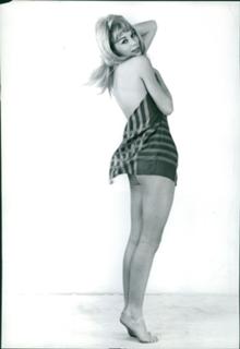 Mireille Darc feet photo 13