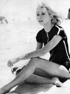 Mireille Darc feet photo 4