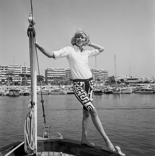 Mireille Darc feet photo 10