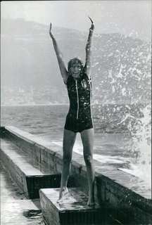 Mireille Darc feet photo 6