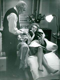 Mireille Darc feet photo 3