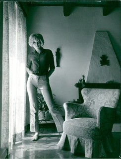 Mireille Darc feet photo 14