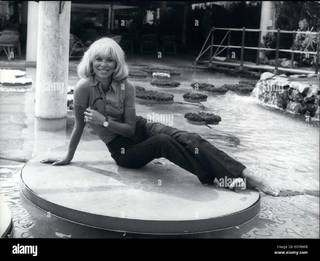 Mireille Darc feet photo 4
