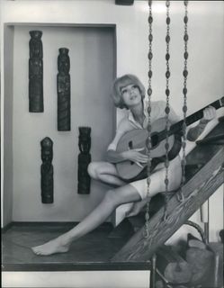 Mireille Darc feet photo 1