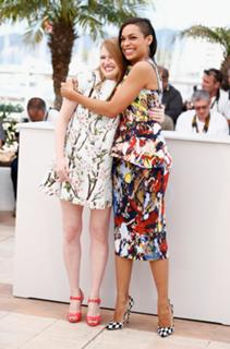 Mireille Enos feet photo thumbnail