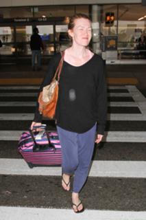 Mireille Enos feet photo thumbnail