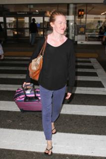 Mireille Enos feet photo thumbnail