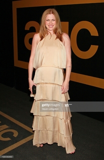 Mireille Enos feet photo thumbnail