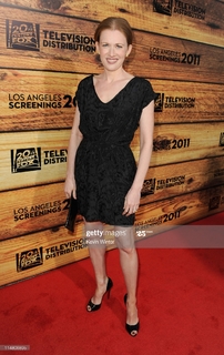 Mireille Enos feet photo thumbnail