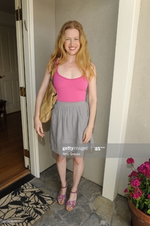 Mireille Enos feet photo thumbnail