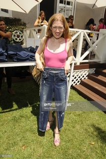 Mireille Enos feet photo thumbnail