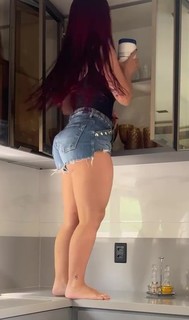 Mirela Janis feet photo 3