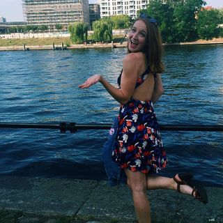 Mirella Precek feet photo 3