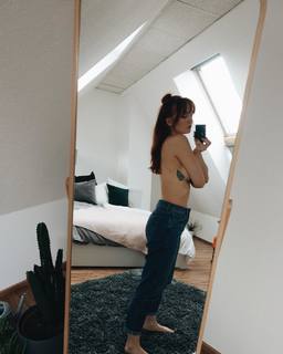 Mirella Precek feet photo 16